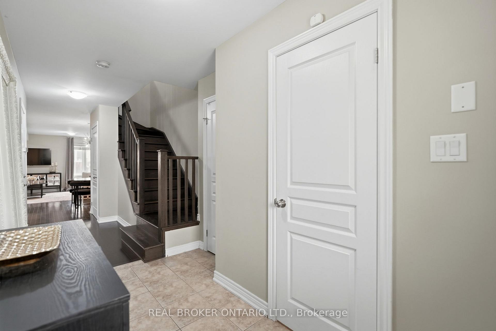 Photo 8 of 29 Waterbridge Street, Hamilton, Stoney Creek Mountain — HOMEH