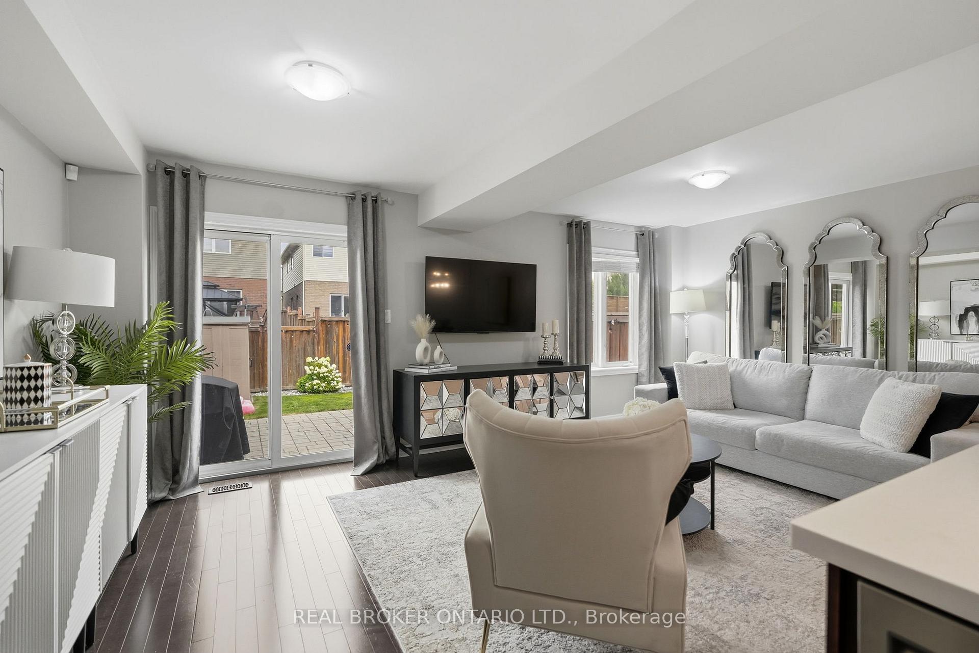 Photo 18 of 29 Waterbridge Street, Hamilton, Stoney Creek Mountain — HOMEH