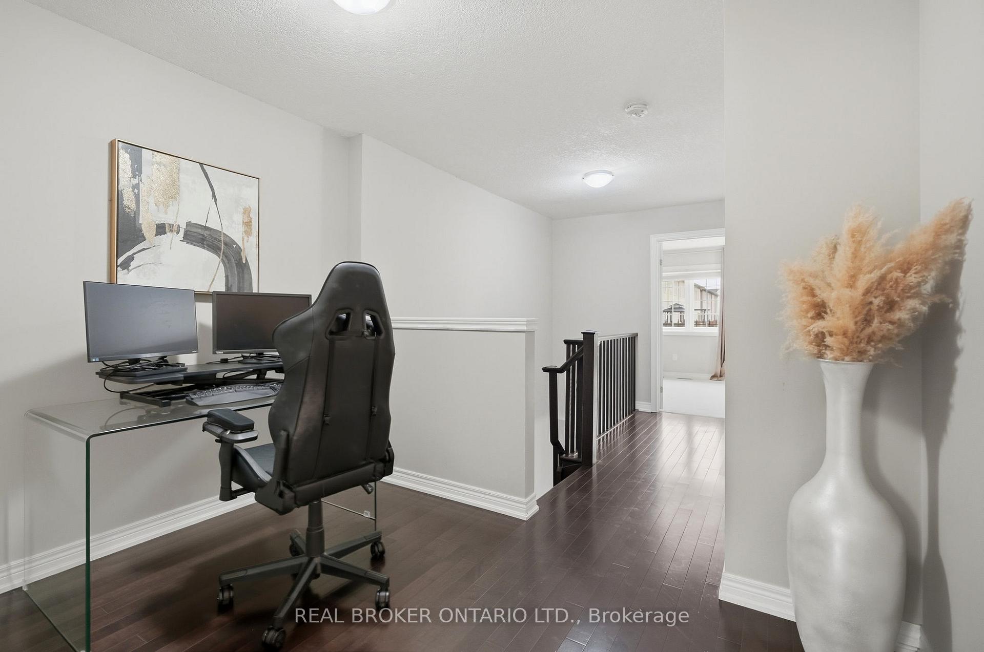 Photo 22 of 29 Waterbridge Street, Hamilton, Stoney Creek Mountain — HOMEH