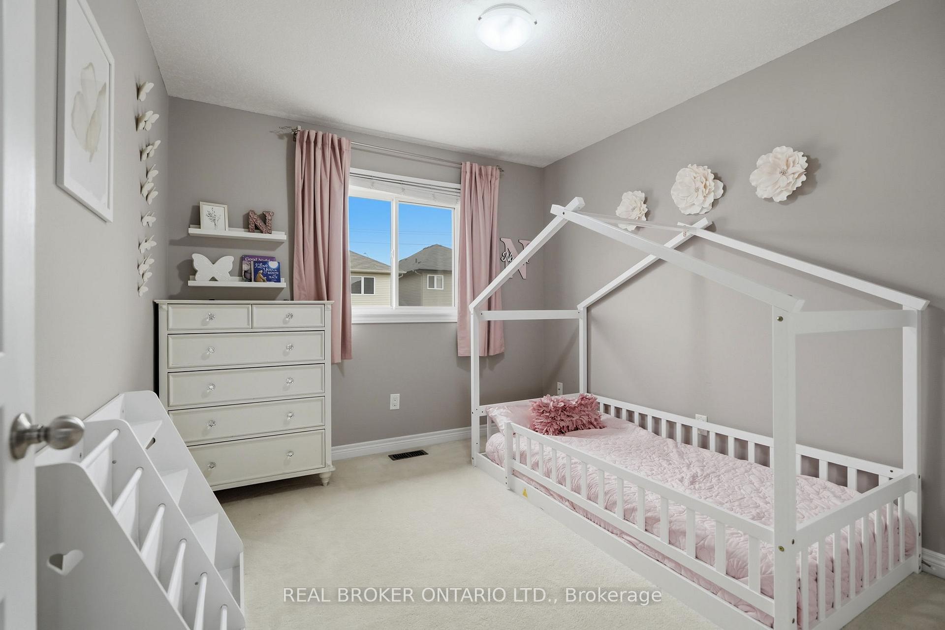 Photo 24 of 29 Waterbridge Street, Hamilton, Stoney Creek Mountain — HOMEH