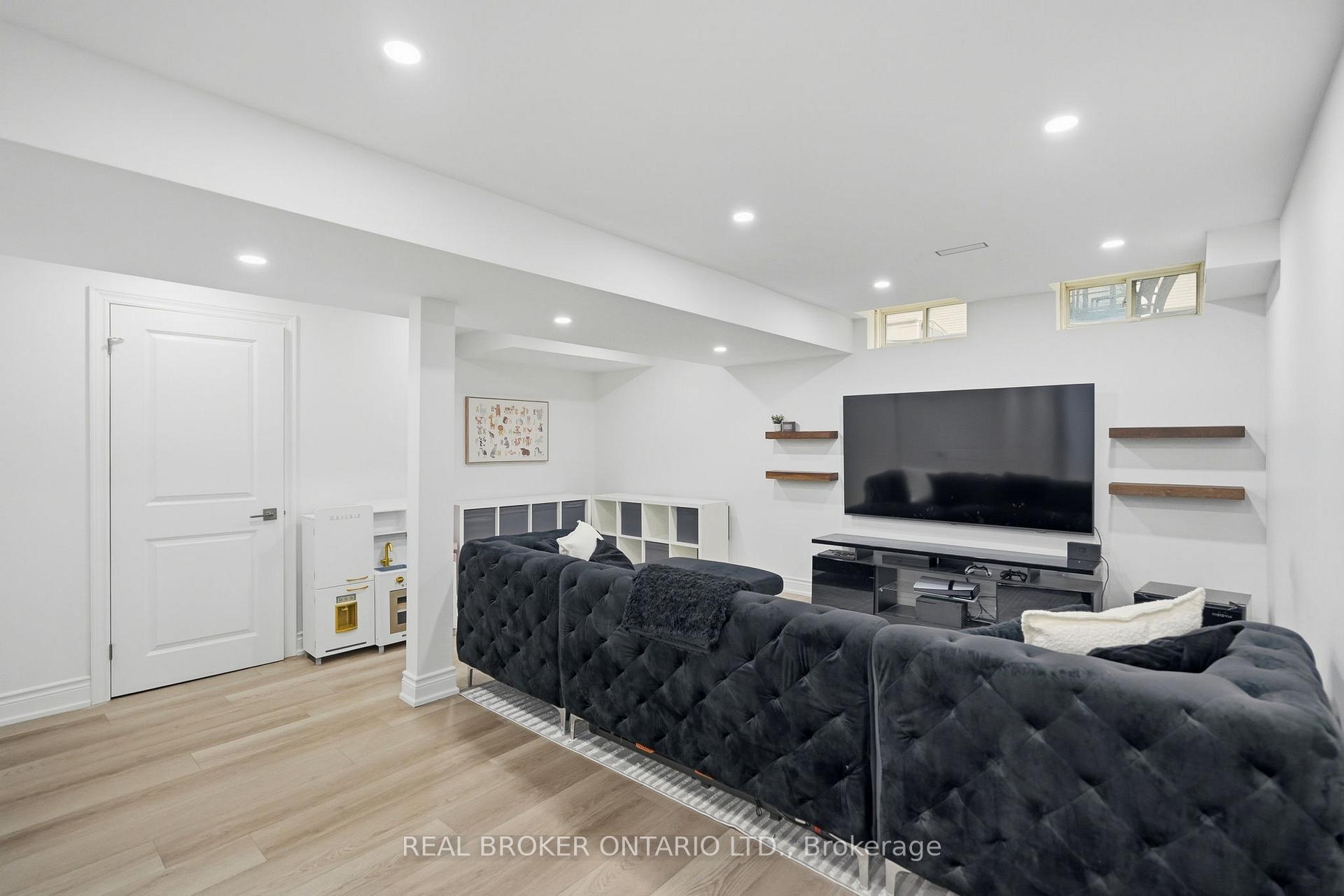 Photo 35 of 29 Waterbridge Street, Hamilton, Stoney Creek Mountain — HOMEH