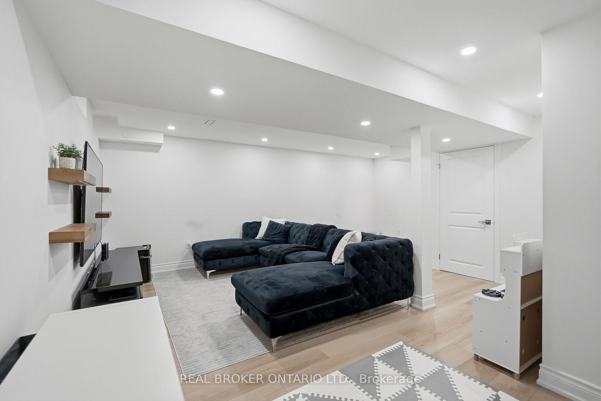 Photo 36 of 29 Waterbridge Street, Hamilton, Stoney Creek Mountain — HOMEH