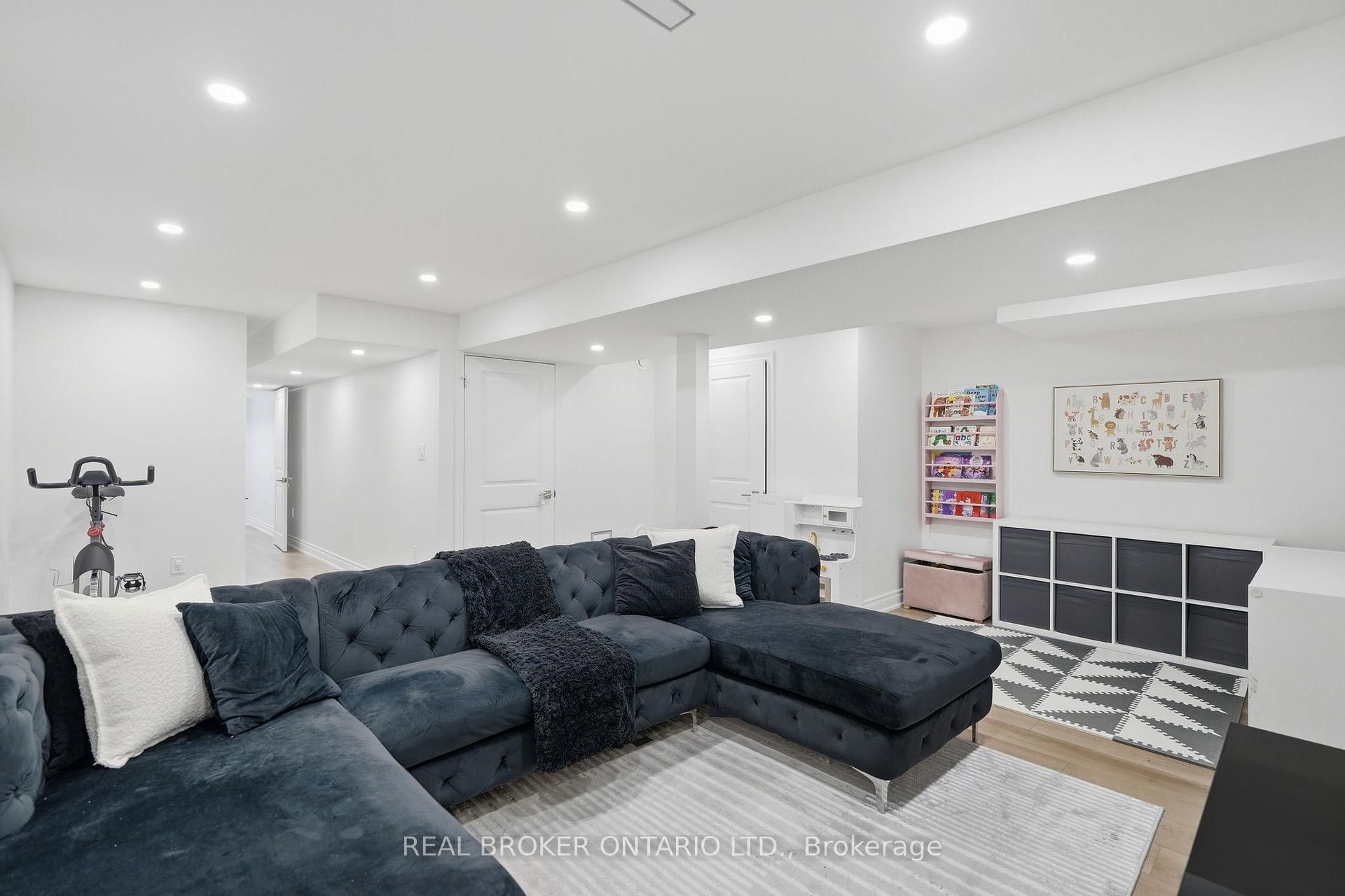 Photo 38 of 29 Waterbridge Street, Hamilton, Stoney Creek Mountain — HOMEH