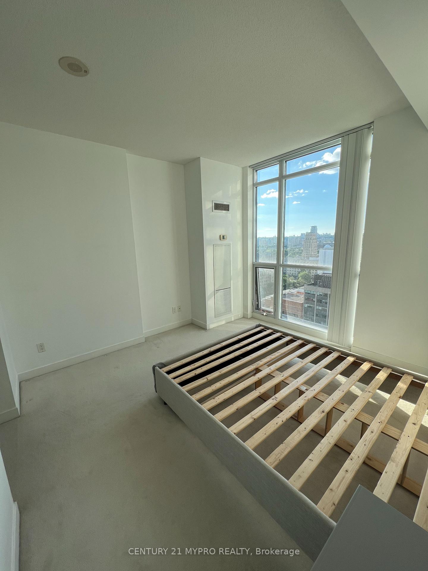 Photo 11 of Unit 2401, 770 Bay Street, Toronto, Bay Street Corridor — HOMEH