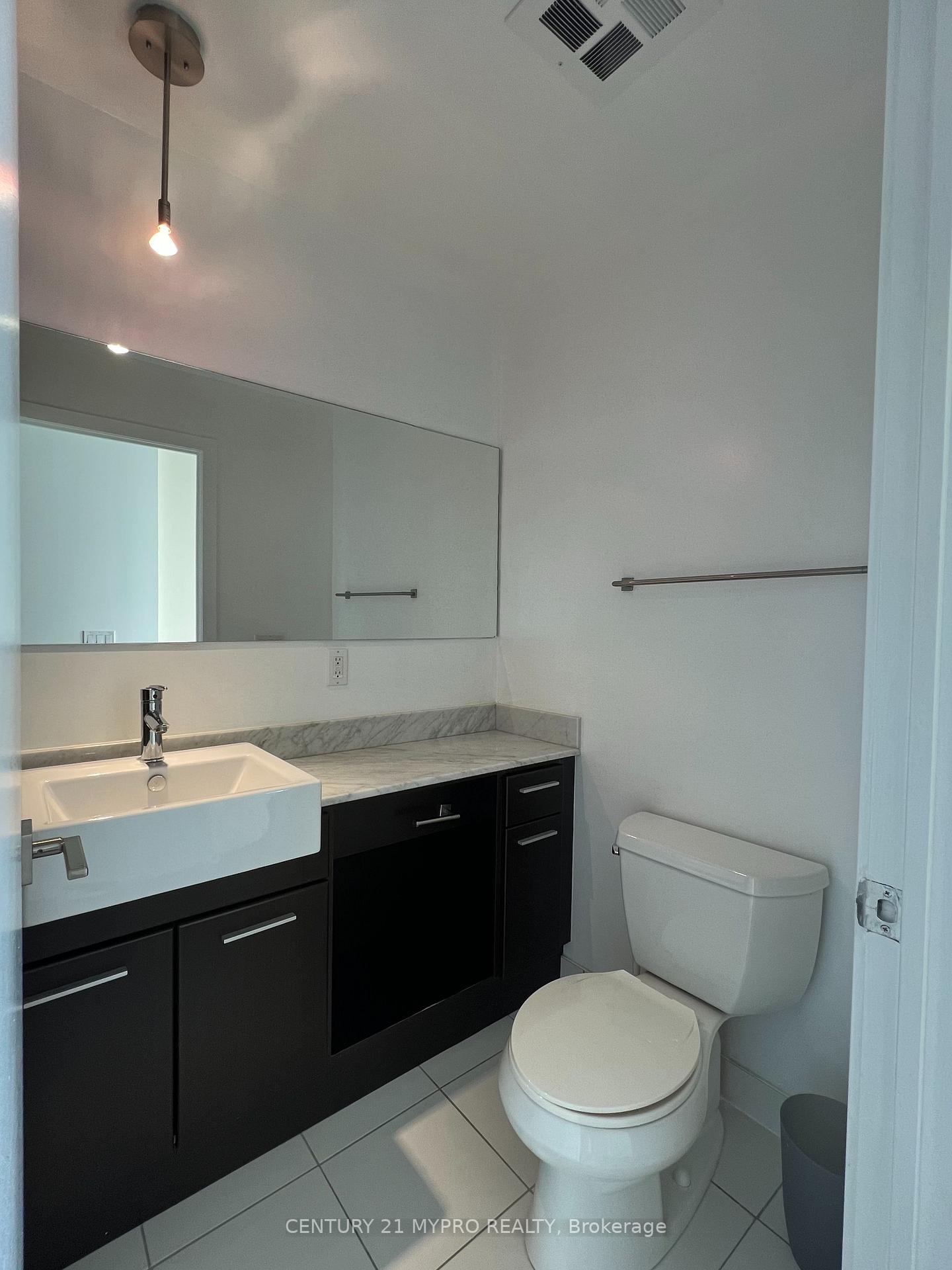 Photo 15 of Unit 2401, 770 Bay Street, Toronto, Bay Street Corridor — HOMEH