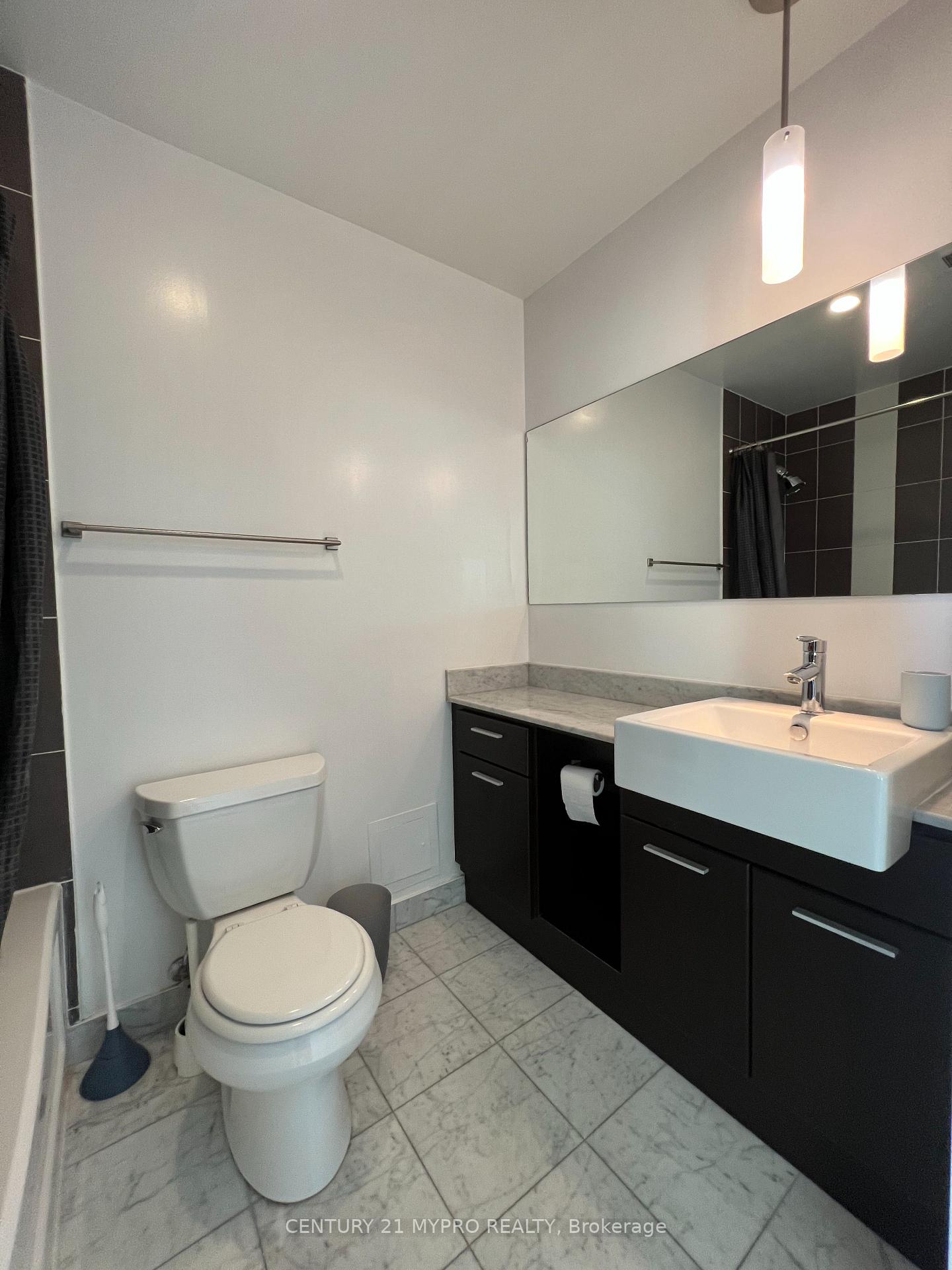 Photo 13 of Unit 2401, 770 Bay Street, Toronto, Bay Street Corridor — HOMEH