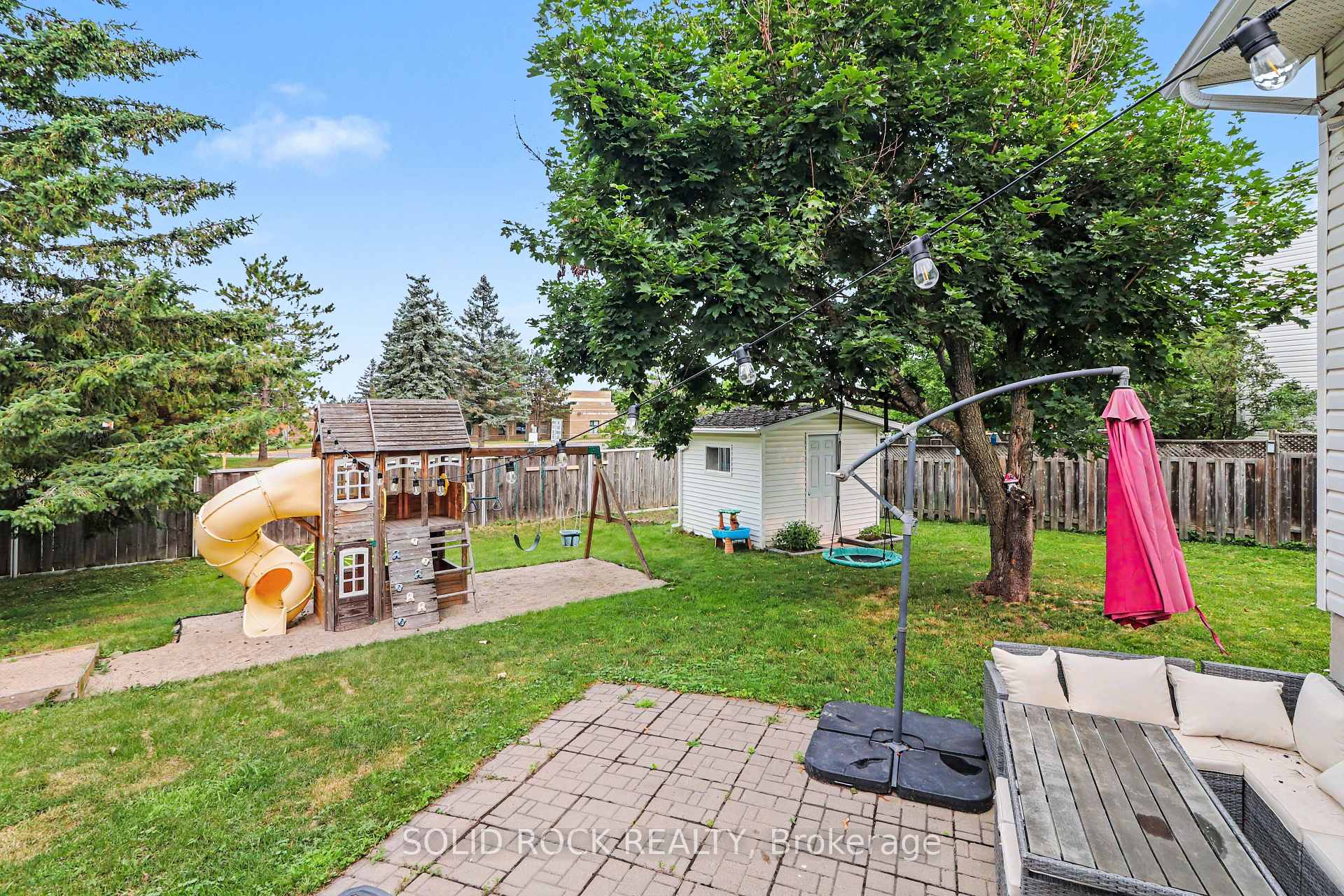 Photo 2 of 939 Como Crescent, Ottawa, Fallingbrook/Pineridge — HOMEH