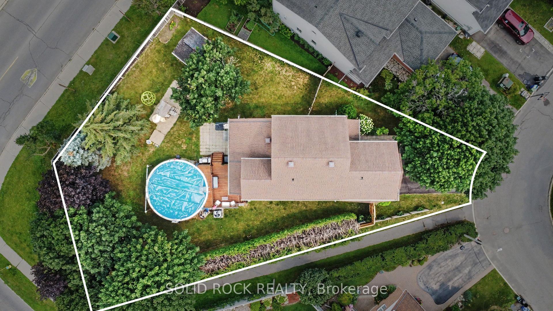Photo 3 of 939 Como Crescent, Ottawa, Fallingbrook/Pineridge — HOMEH