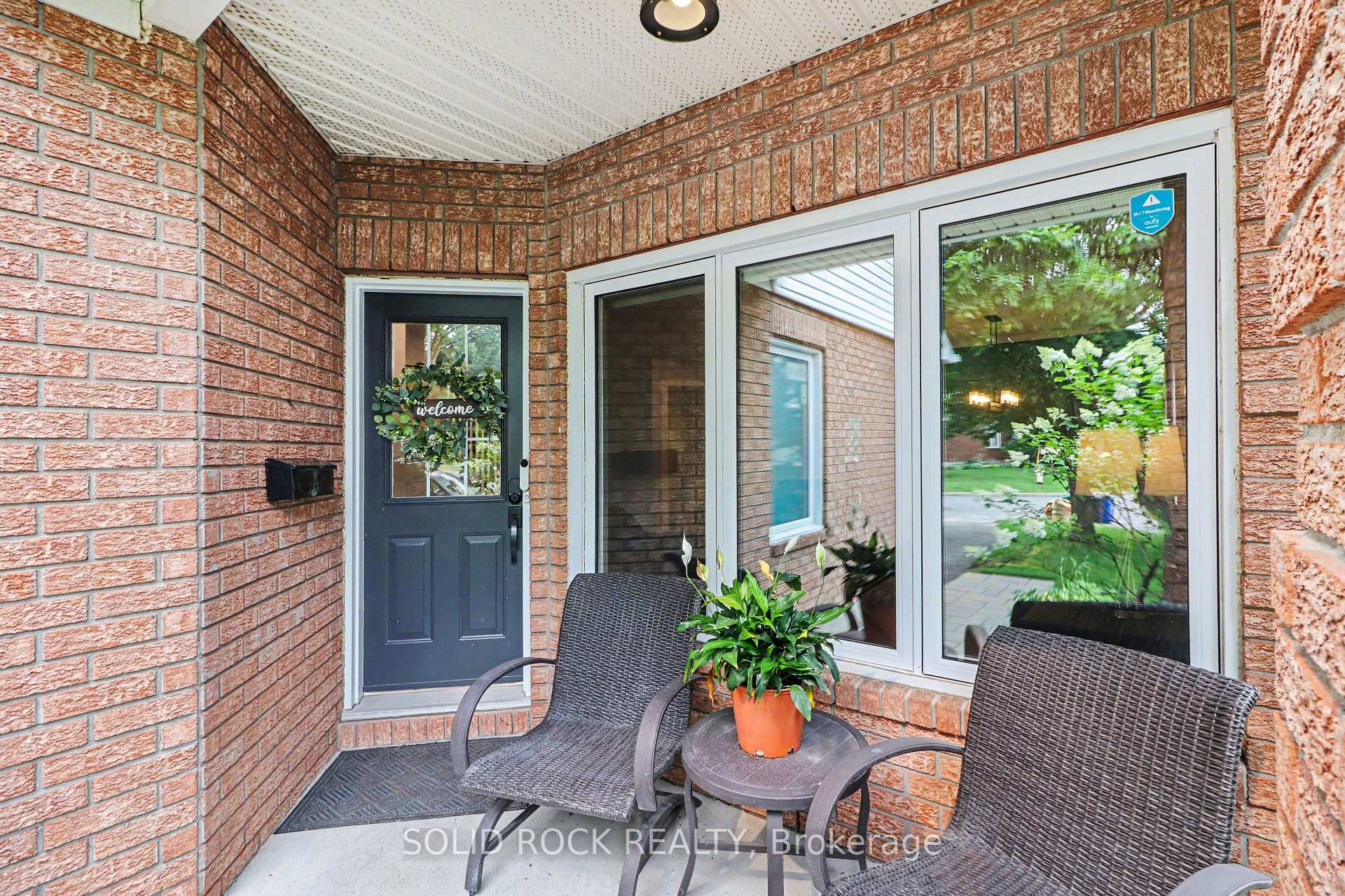 Photo 4 of 939 Como Crescent, Ottawa, Fallingbrook/Pineridge — HOMEH