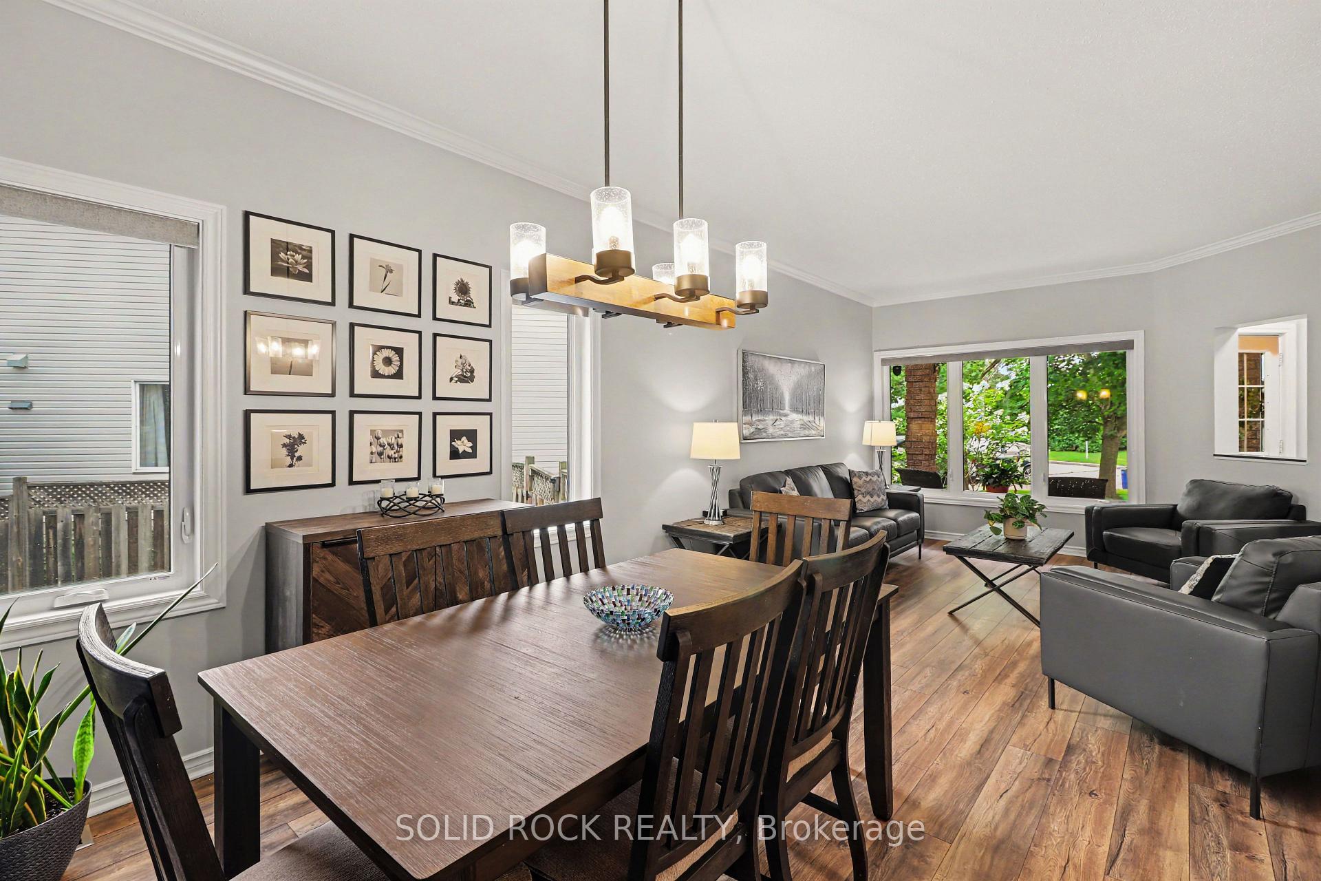Photo 15 of 939 Como Crescent, Ottawa, Fallingbrook/Pineridge — HOMEH