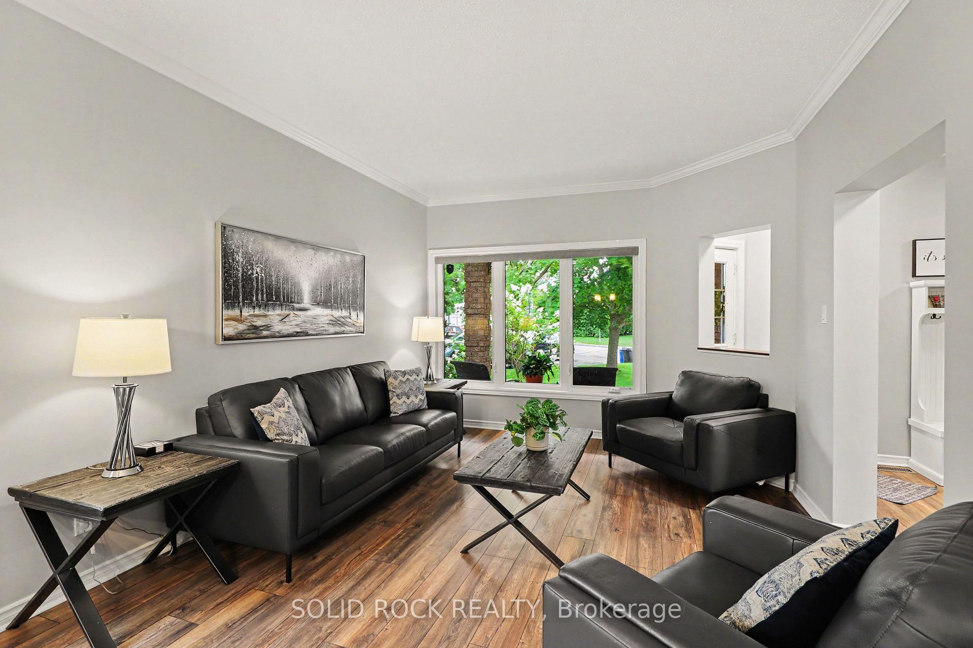 Photo 19 of 939 Como Crescent, Ottawa, Fallingbrook/Pineridge — HOMEH