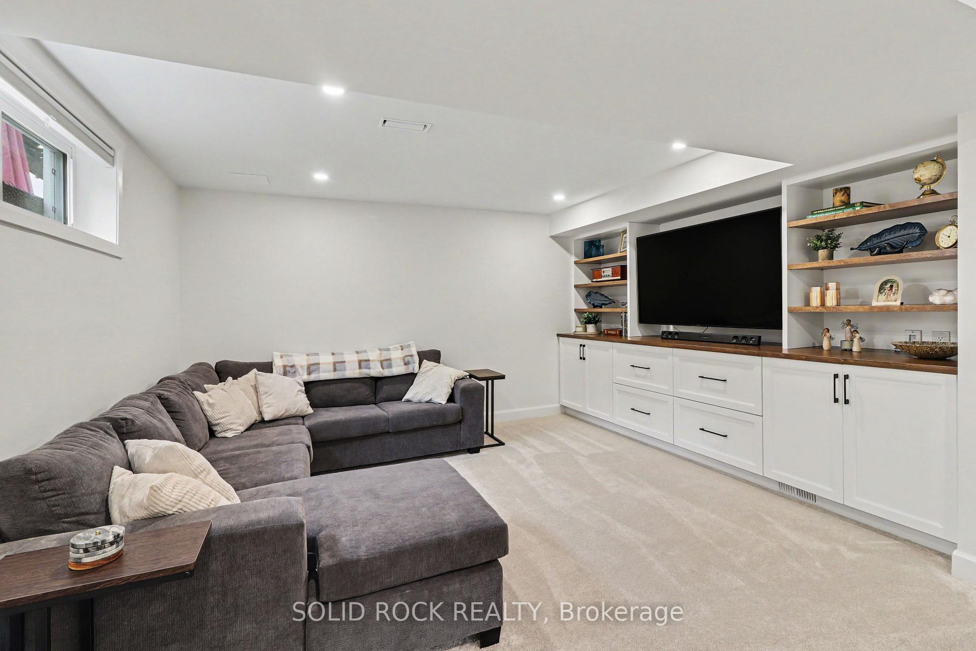 Photo 36 of 939 Como Crescent, Ottawa, Fallingbrook/Pineridge — HOMEH