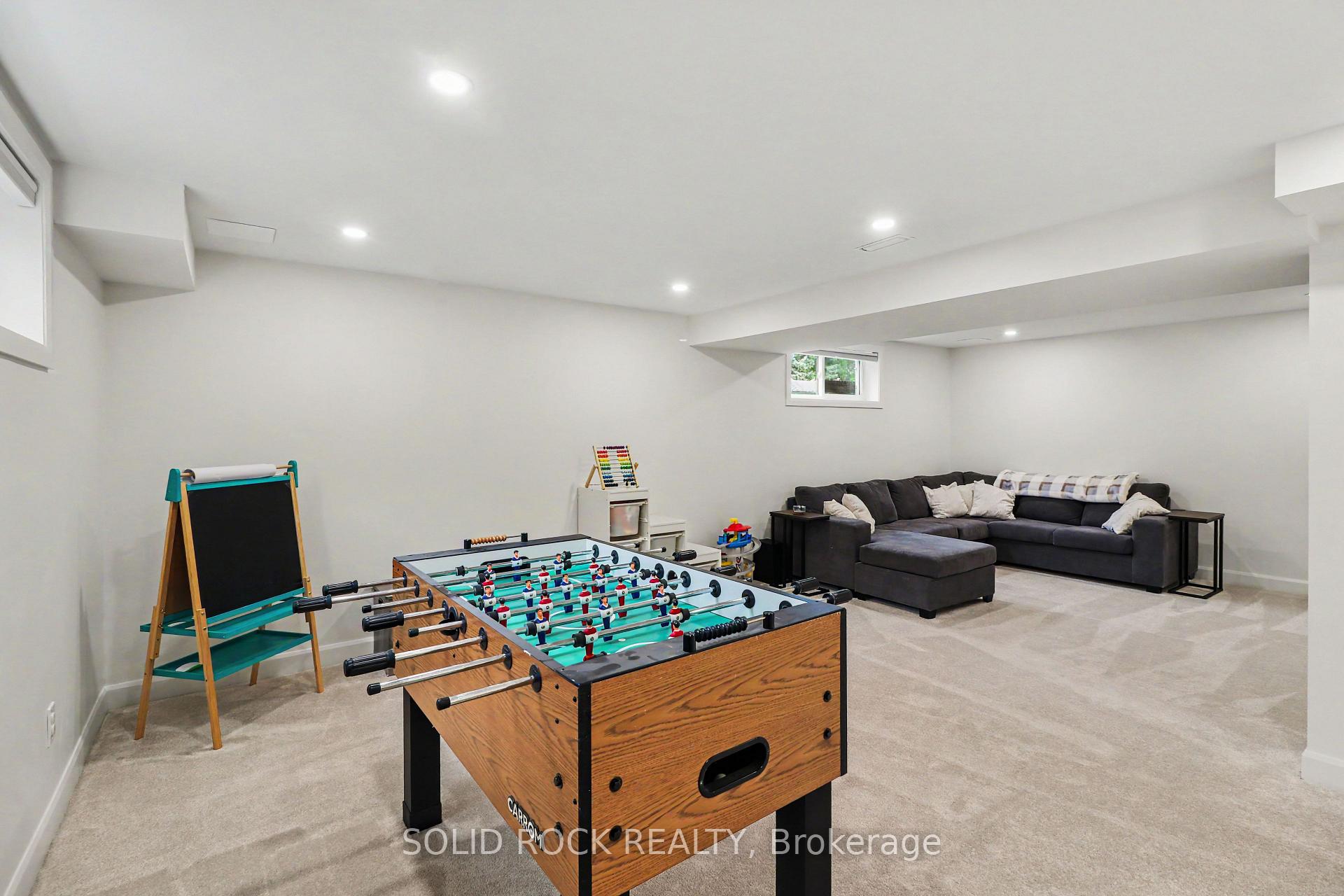 Photo 39 of 939 Como Crescent, Ottawa, Fallingbrook/Pineridge — HOMEH