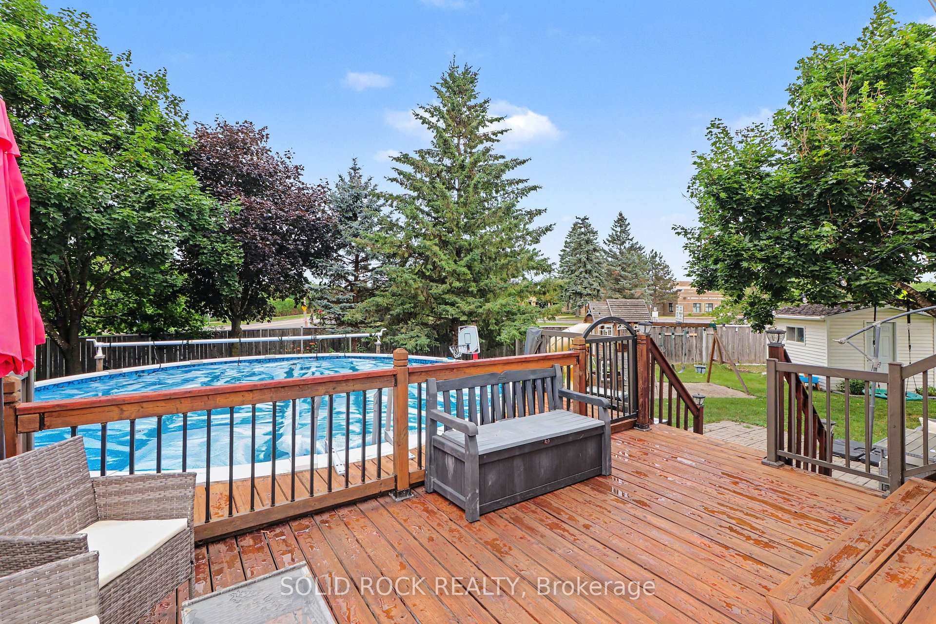 Photo 44 of 939 Como Crescent, Ottawa, Fallingbrook/Pineridge — HOMEH