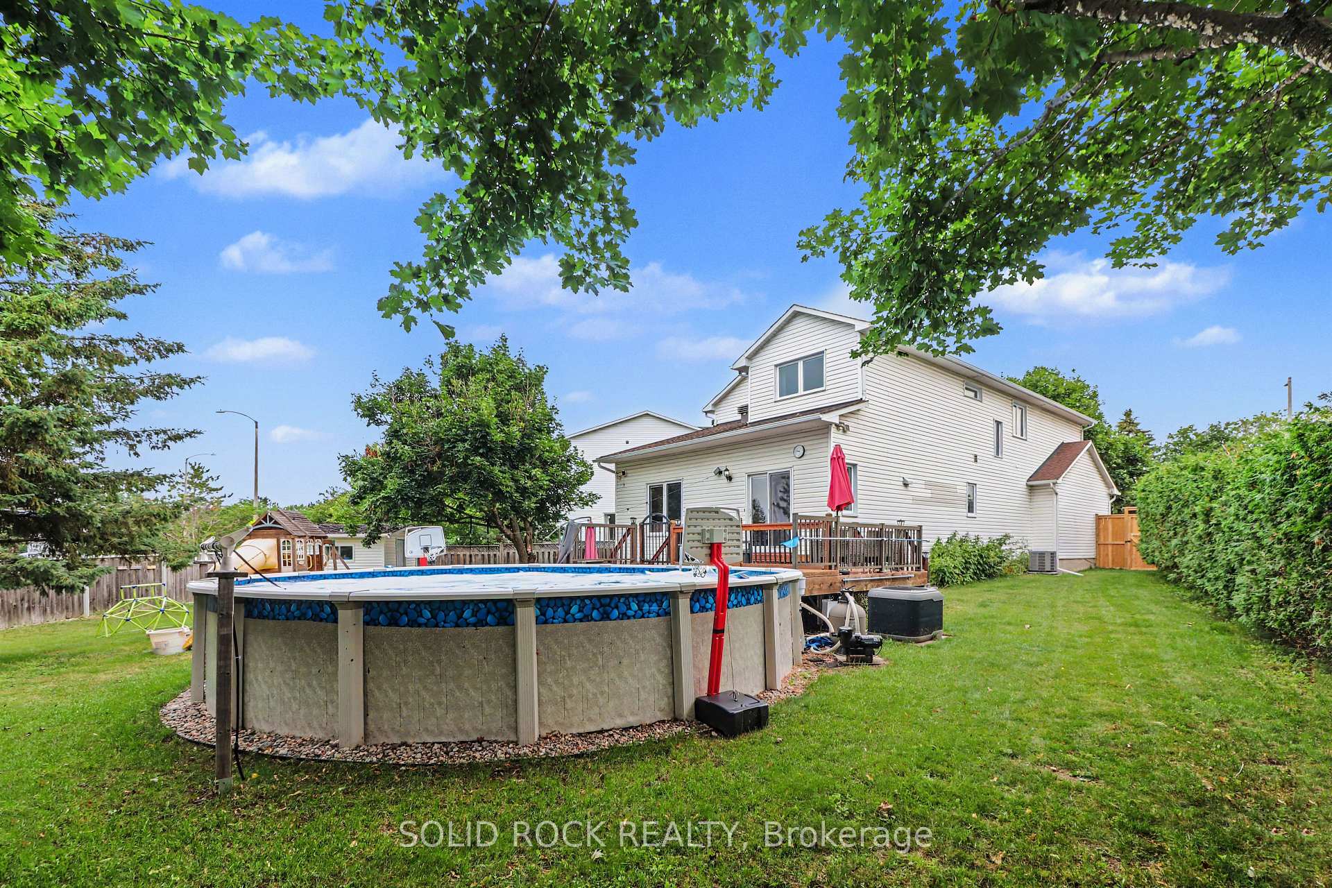 Photo 45 of 939 Como Crescent, Ottawa, Fallingbrook/Pineridge — HOMEH