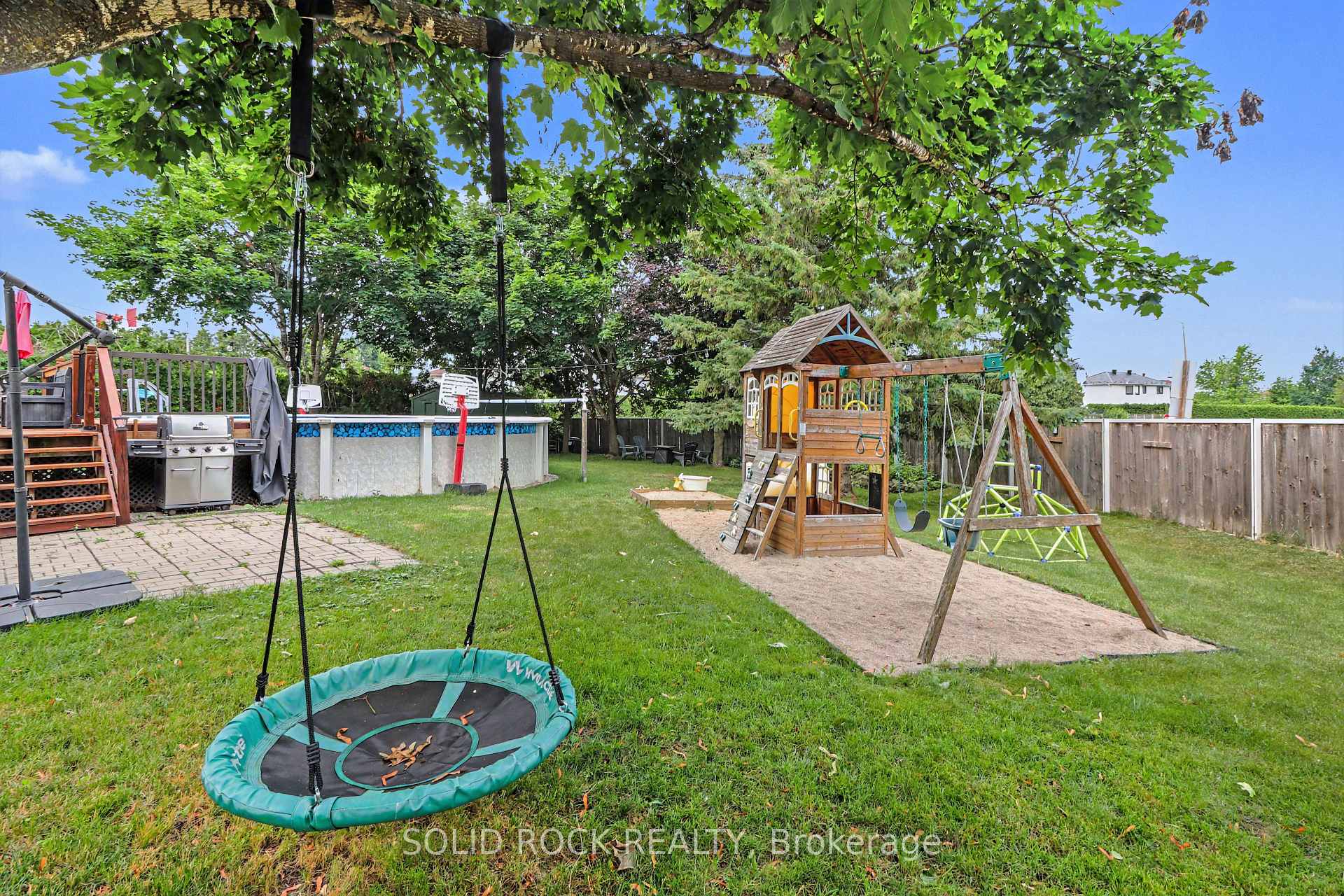 Photo 46 of 939 Como Crescent, Ottawa, Fallingbrook/Pineridge — HOMEH