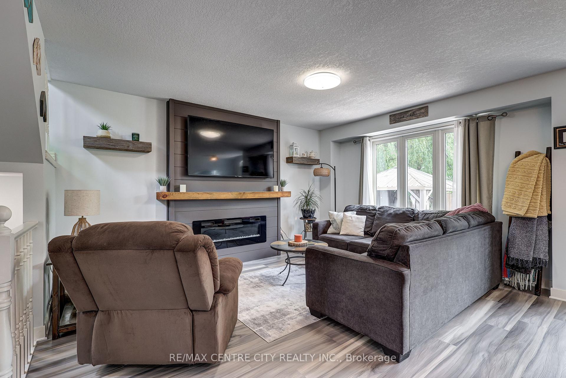 Photo 10 of 15 Schreyer Drive, St. Thomas — HOMEH