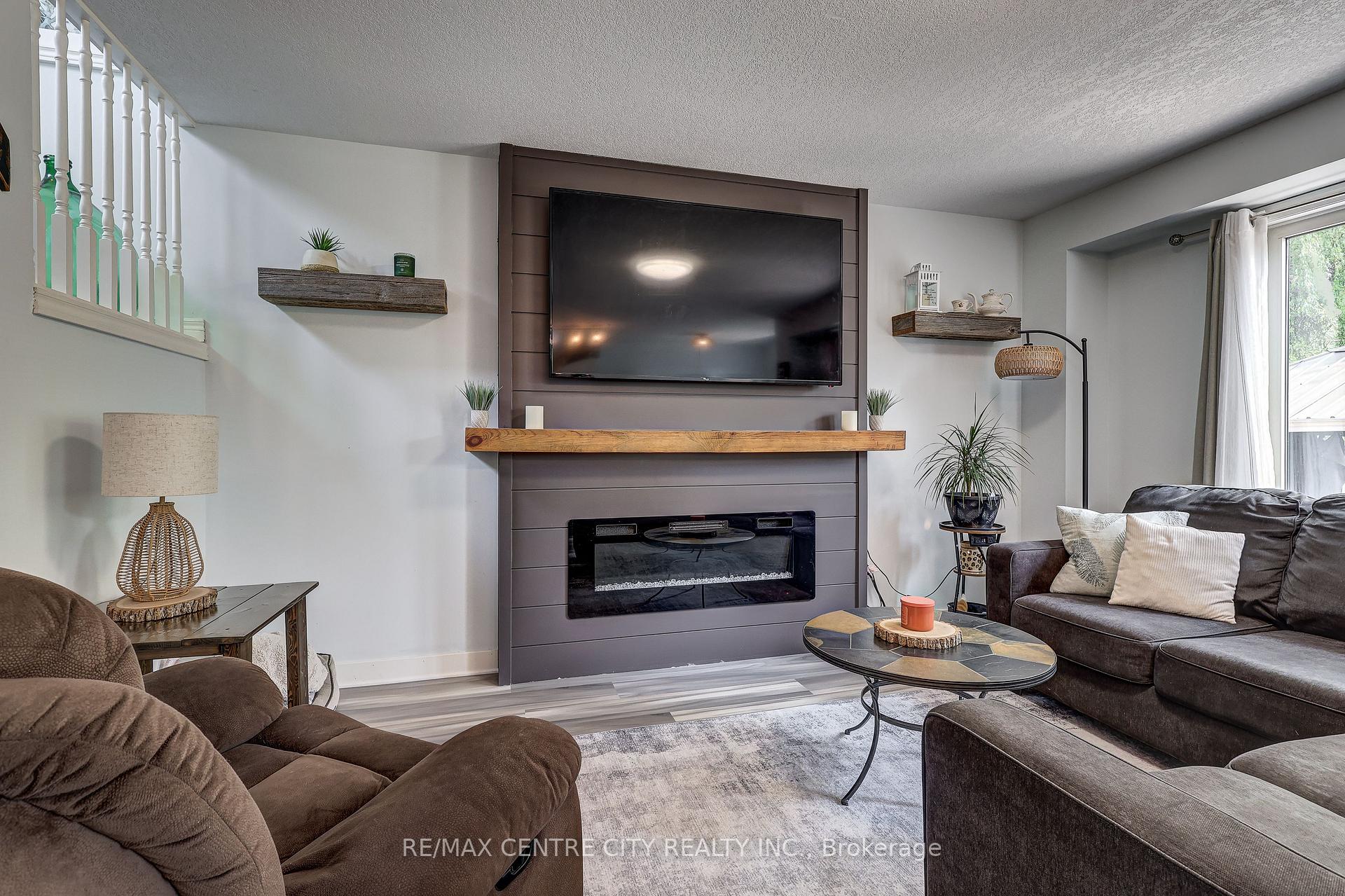 Photo 11 of 15 Schreyer Drive, St. Thomas — HOMEH