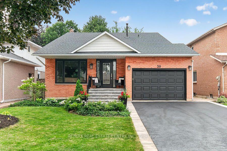 Photo 1 of 30 Carriagegate Drive, Hamilton, Thorner — HOMEH