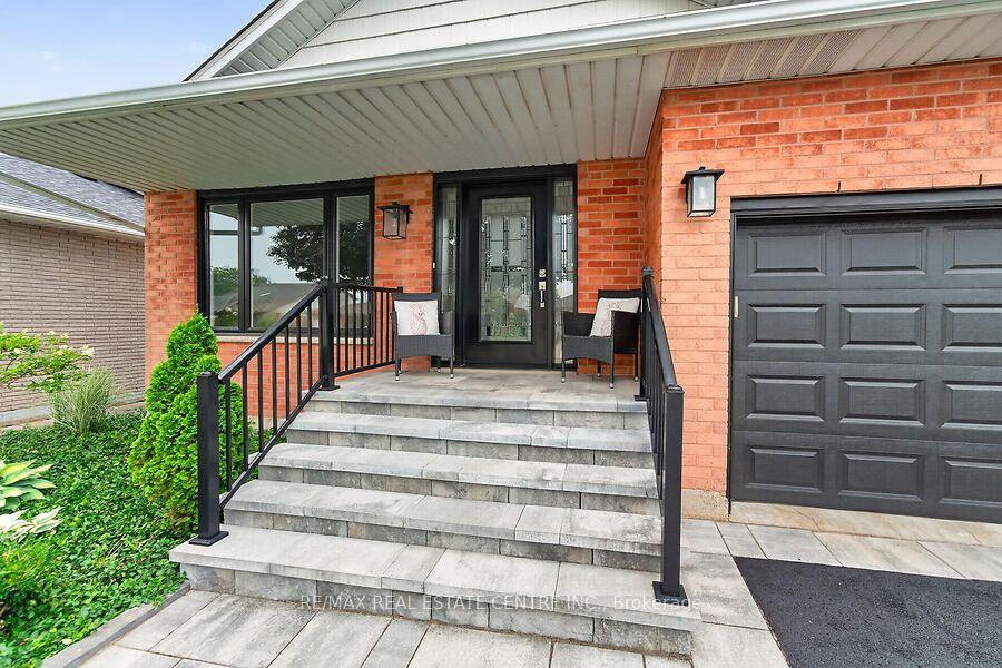 Photo 2 of 30 Carriagegate Drive, Hamilton, Thorner — HOMEH