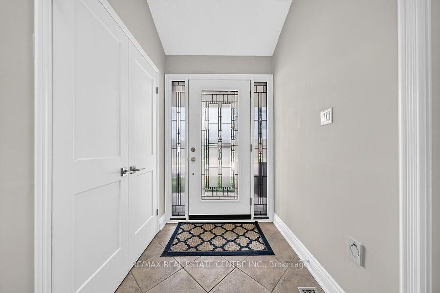 Photo 3 of 30 Carriagegate Drive, Hamilton, Thorner — HOMEH