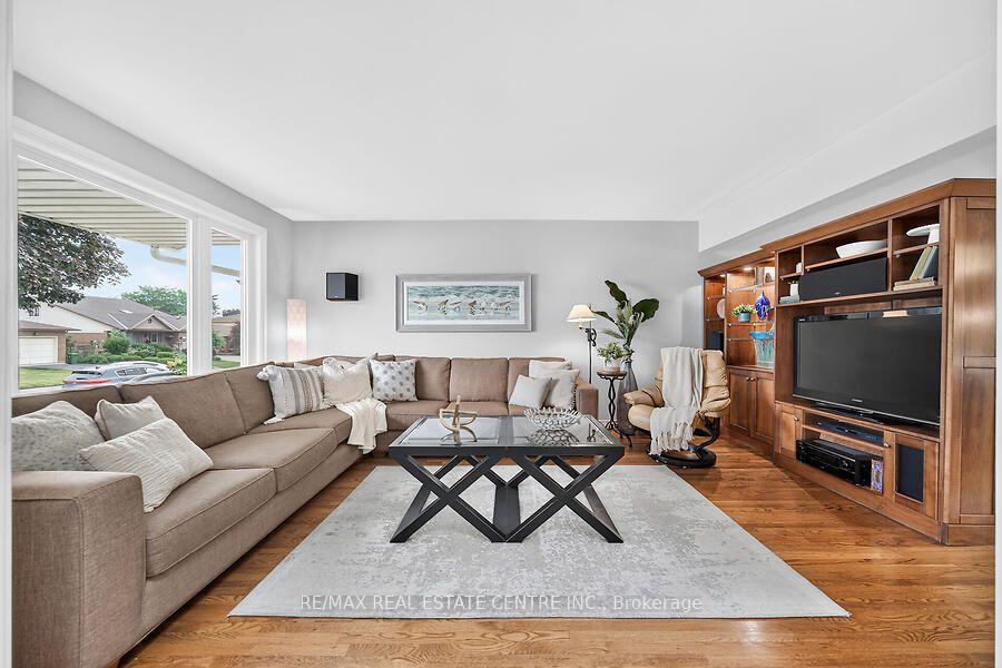 Photo 5 of 30 Carriagegate Drive, Hamilton, Thorner — HOMEH