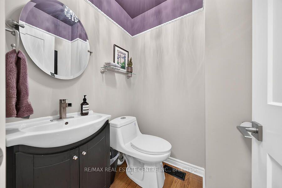 Photo 11 of 30 Carriagegate Drive, Hamilton, Thorner — HOMEH