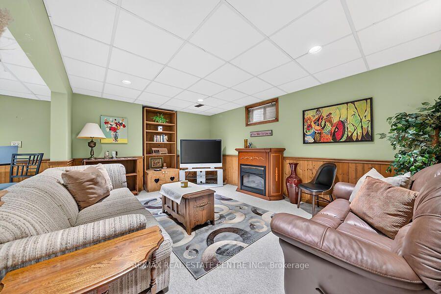 Photo 26 of 30 Carriagegate Drive, Hamilton, Thorner — HOMEH