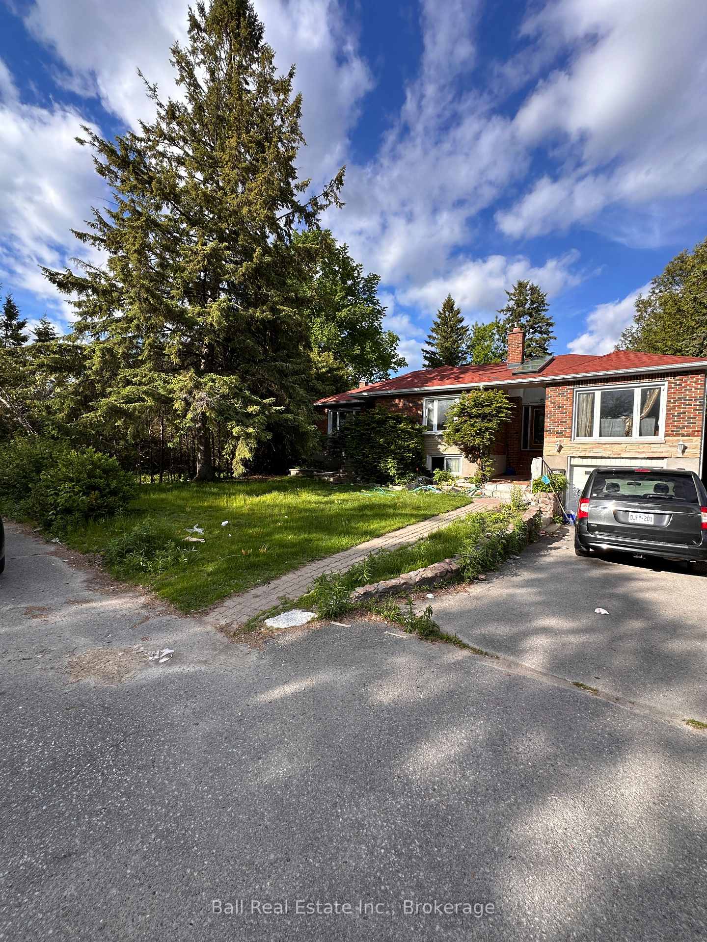 Photo 2 of 10 Arthur Avenue, Peterborough, Otonabee Ward 1 — HOMEH