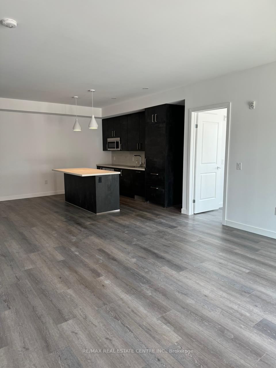Photo 5 of Unit 110, 7549 Kalar Road, Niagara Falls, Brown — HOMEH
