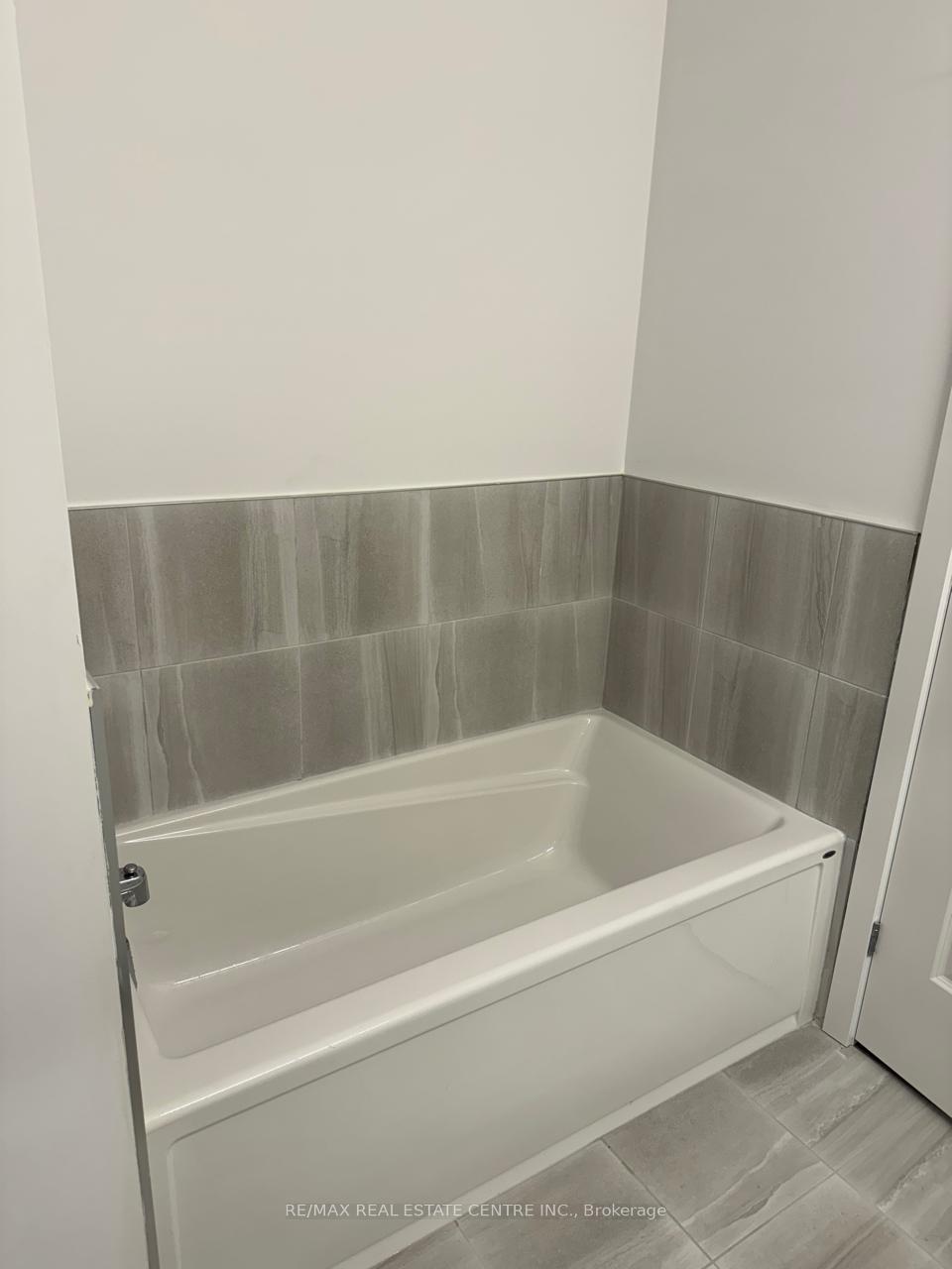 Photo 10 of Unit 110, 7549 Kalar Road, Niagara Falls, Brown — HOMEH