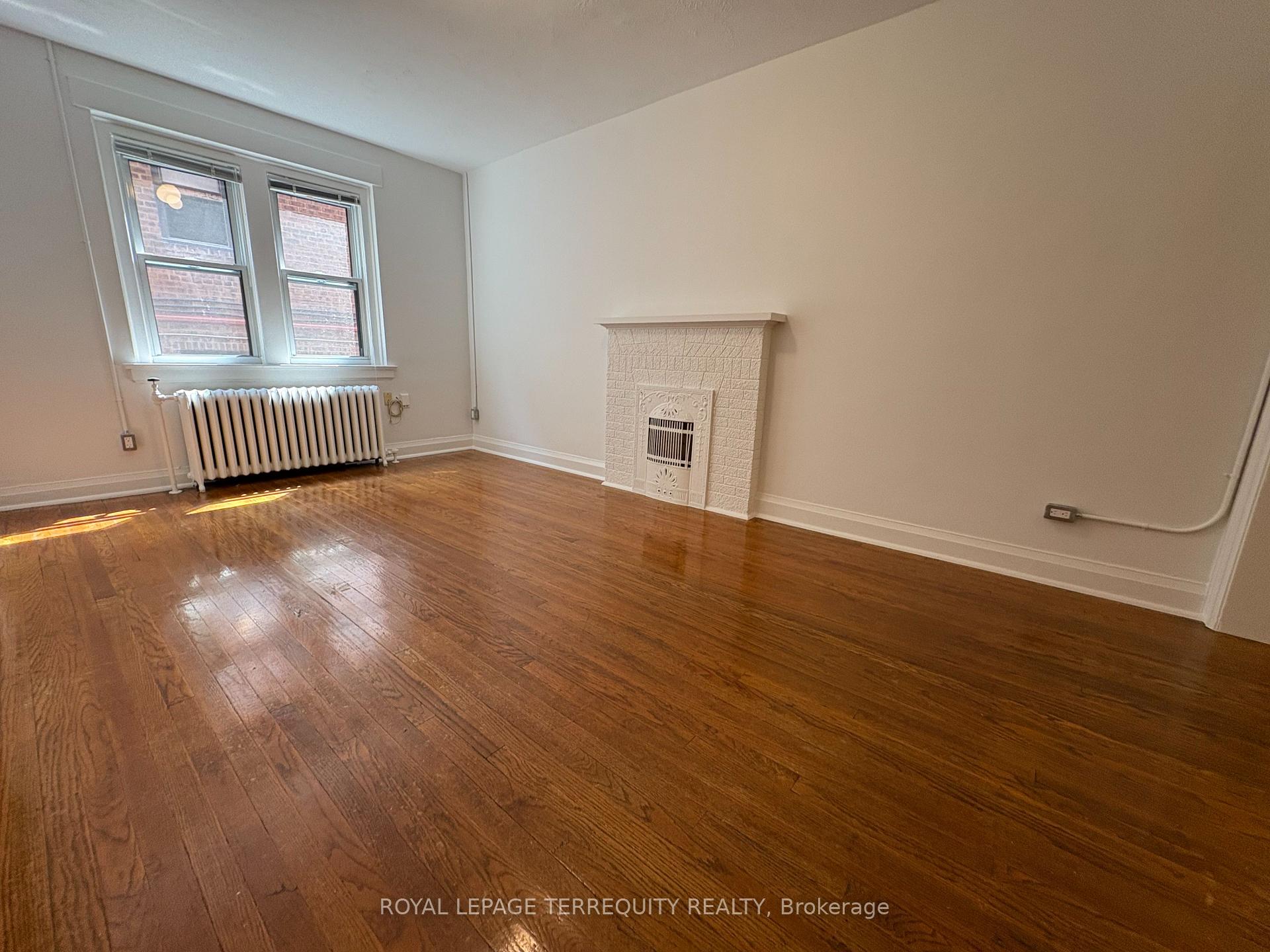 Photo 3 of Unit 19, 42 Barton Avenue, Toronto, The Annex — HOMEH
