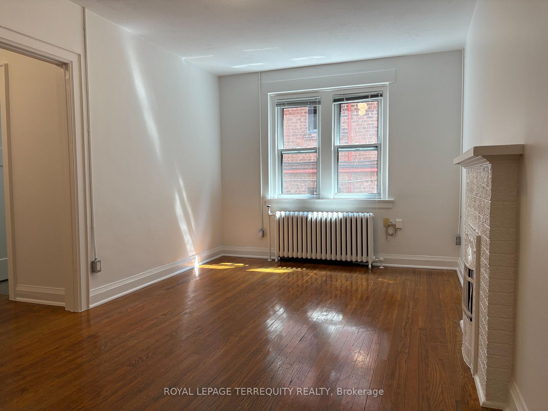 Photo 4 of Unit 19, 42 Barton Avenue, Toronto, The Annex — HOMEH