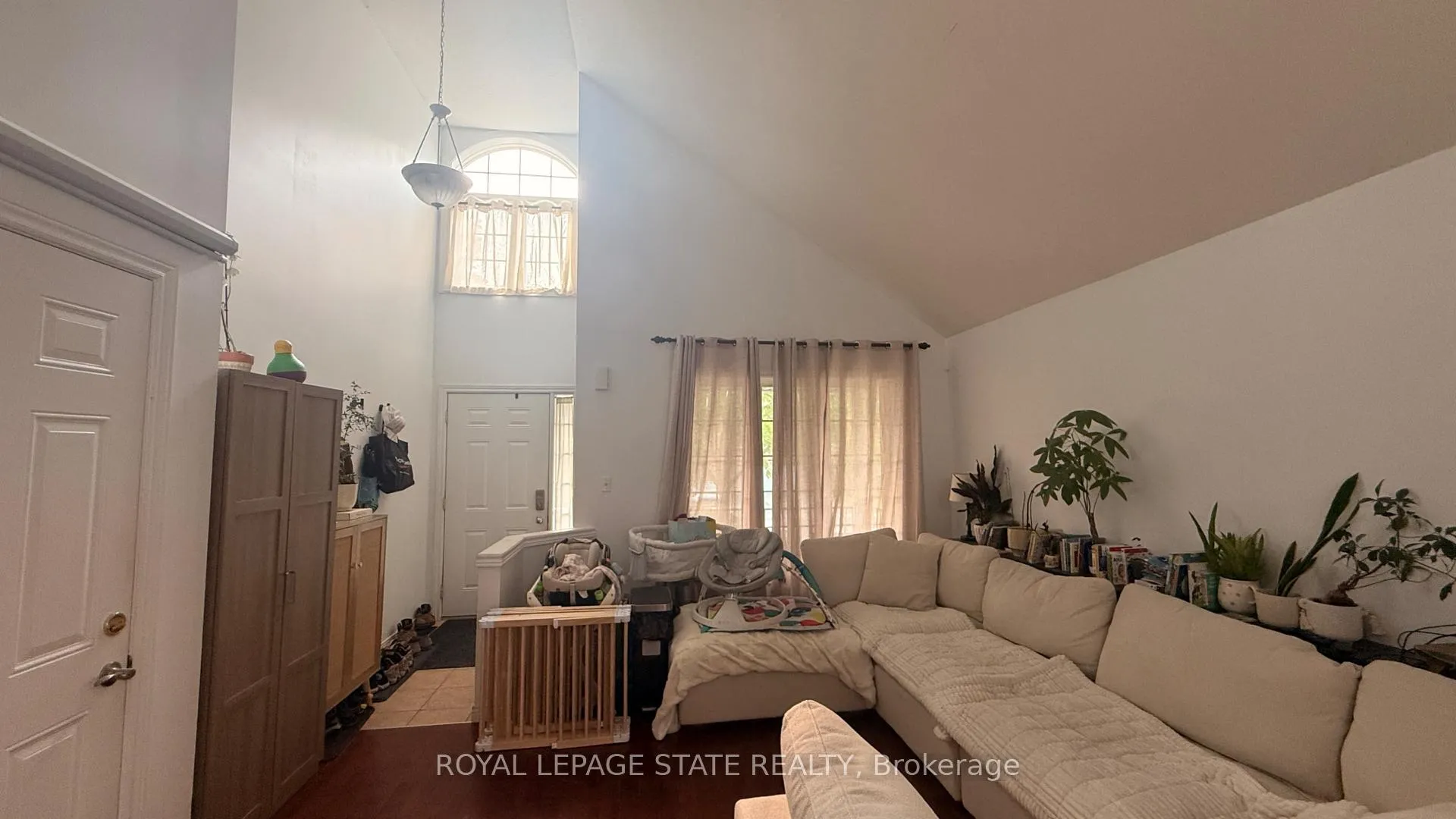 Photo 2 of 35 Mckibbon Avenue, Hamilton, Rural Glanbrook — HOMEH