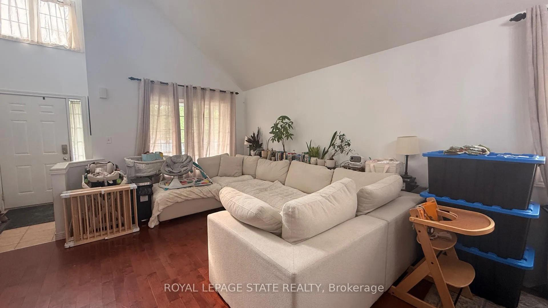 Photo 3 of 35 Mckibbon Avenue, Hamilton, Rural Glanbrook — HOMEH
