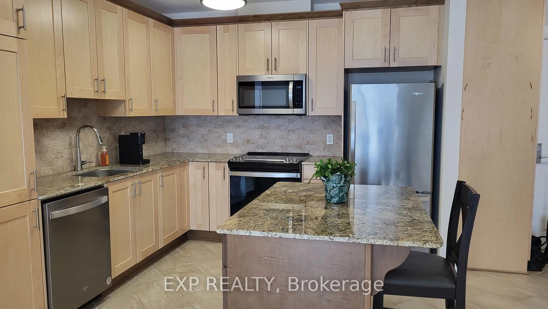 Photo 3 of Unit B 208, 459 Barnet Boulevard, Renfrew — HOMEH
