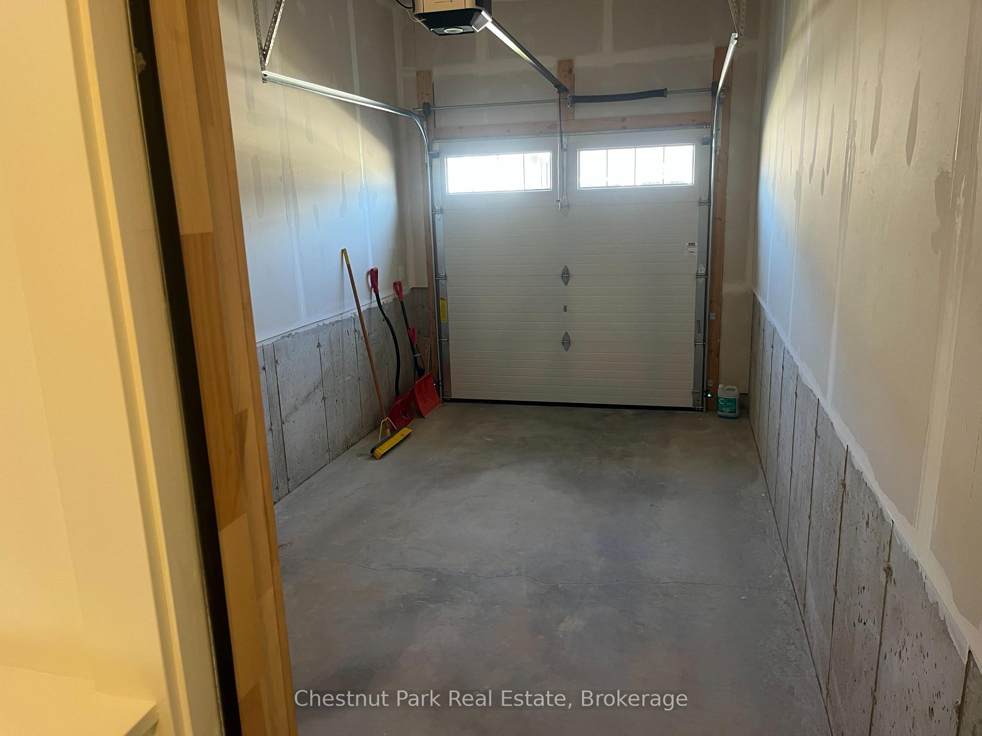 Photo 6 of 137 White Oak Crescent, Blue Mountains — HOMEH