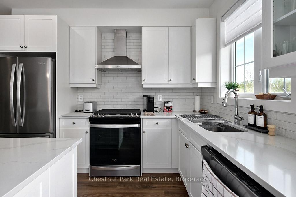 Photo 9 of 137 White Oak Crescent, Blue Mountains — HOMEH