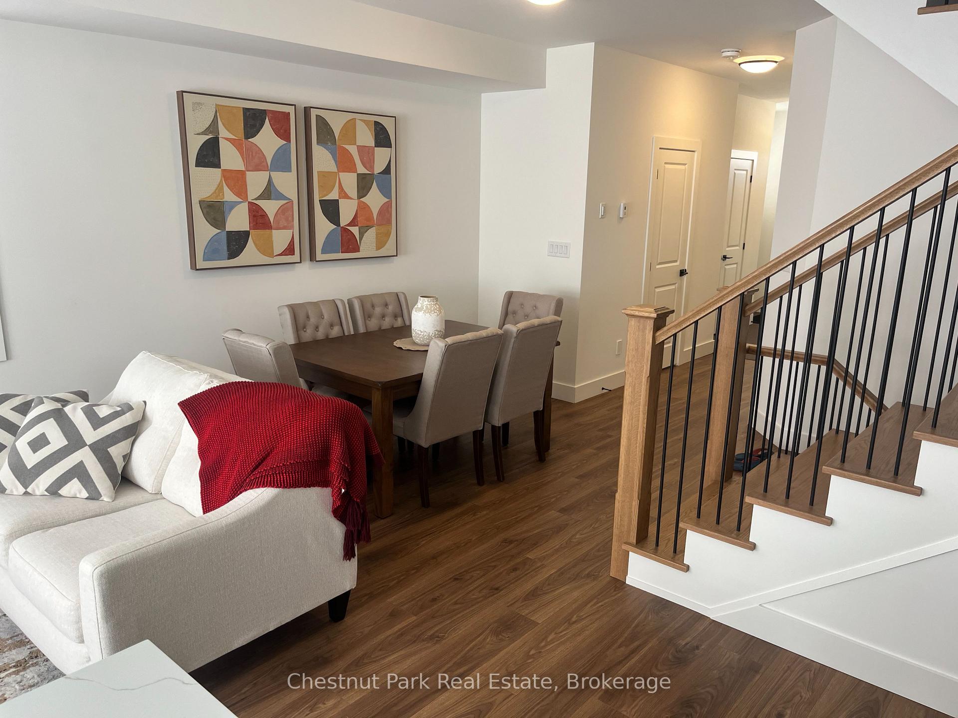 Photo 10 of 137 White Oak Crescent, Blue Mountains — HOMEH