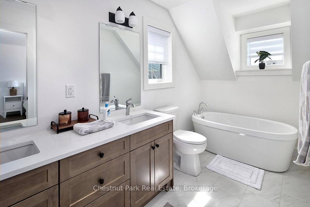 Photo 15 of 137 White Oak Crescent, Blue Mountains — HOMEH