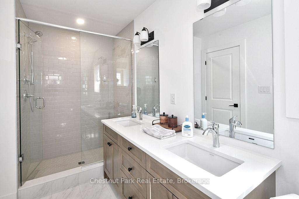 Photo 16 of 137 White Oak Crescent, Blue Mountains — HOMEH