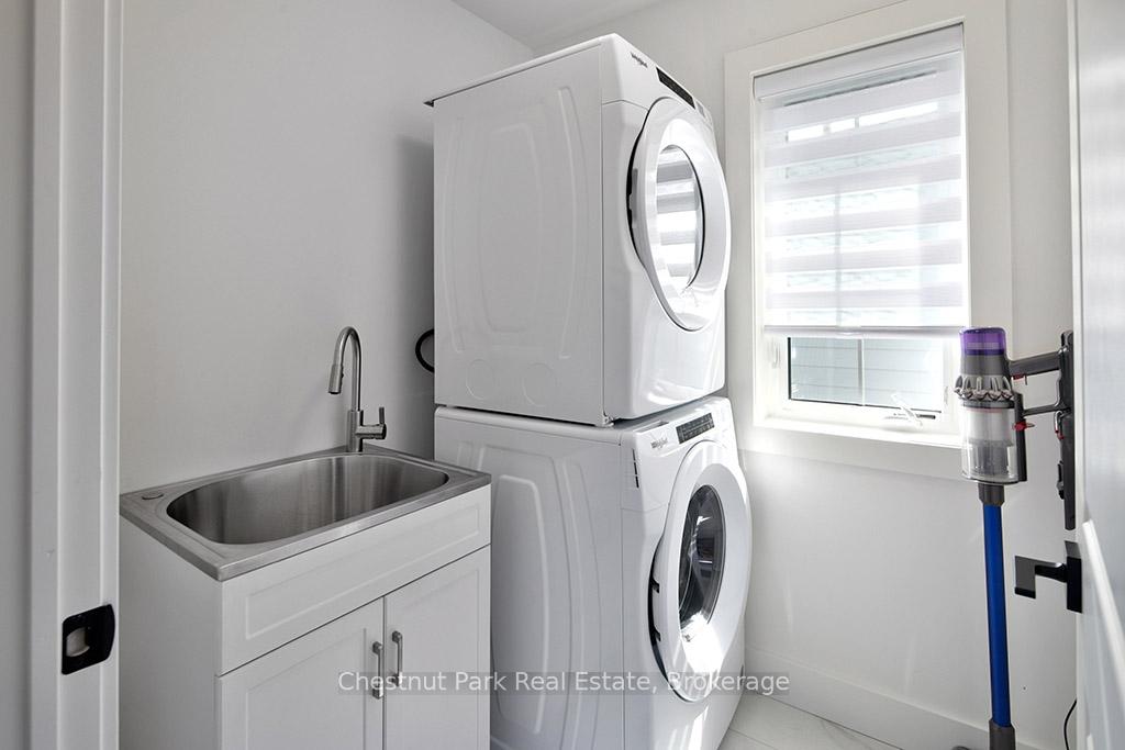 Photo 17 of 137 White Oak Crescent, Blue Mountains — HOMEH
