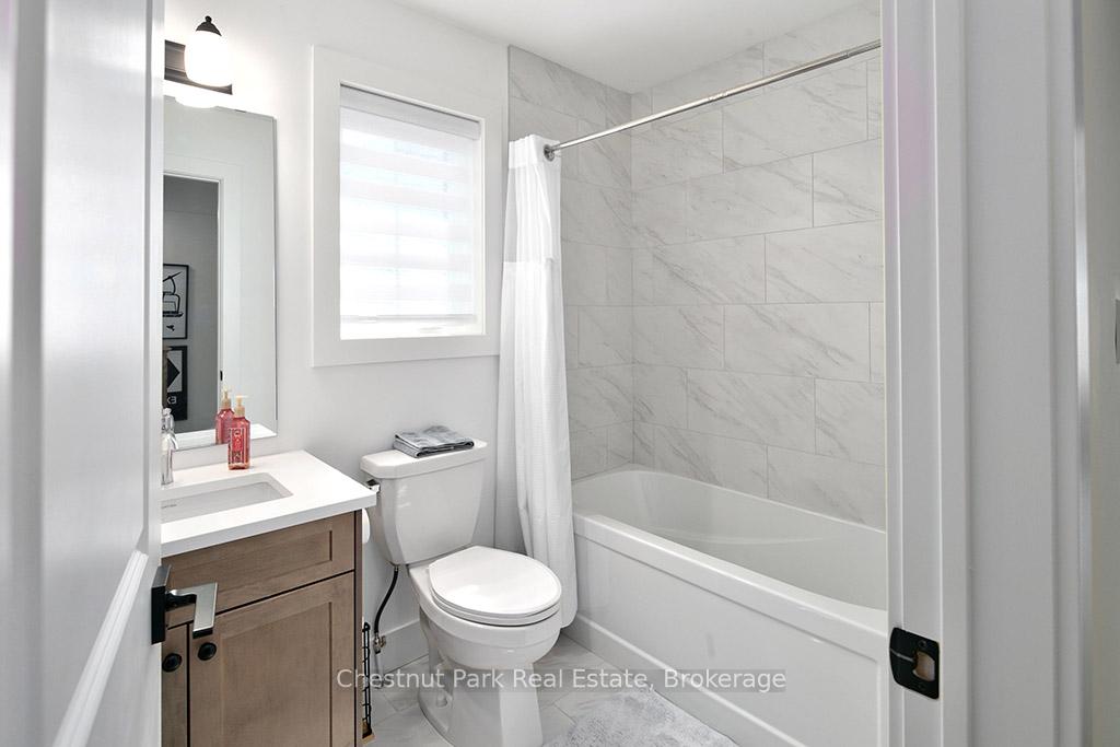 Photo 18 of 137 White Oak Crescent, Blue Mountains — HOMEH