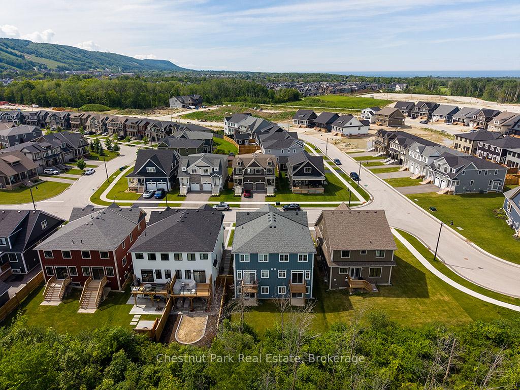 Photo 22 of 137 White Oak Crescent, Blue Mountains — HOMEH