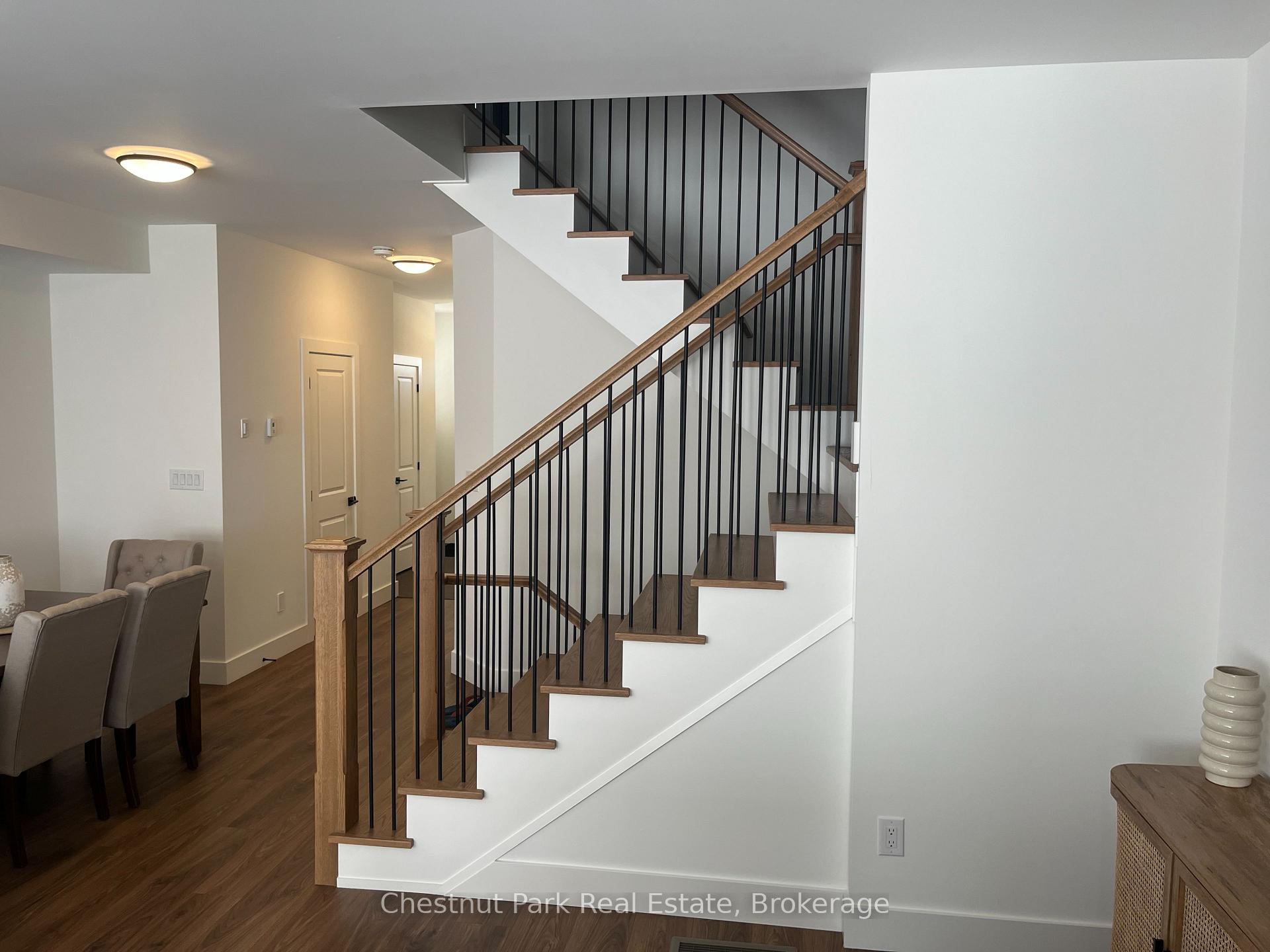 Photo 23 of 137 White Oak Crescent, Blue Mountains — HOMEH