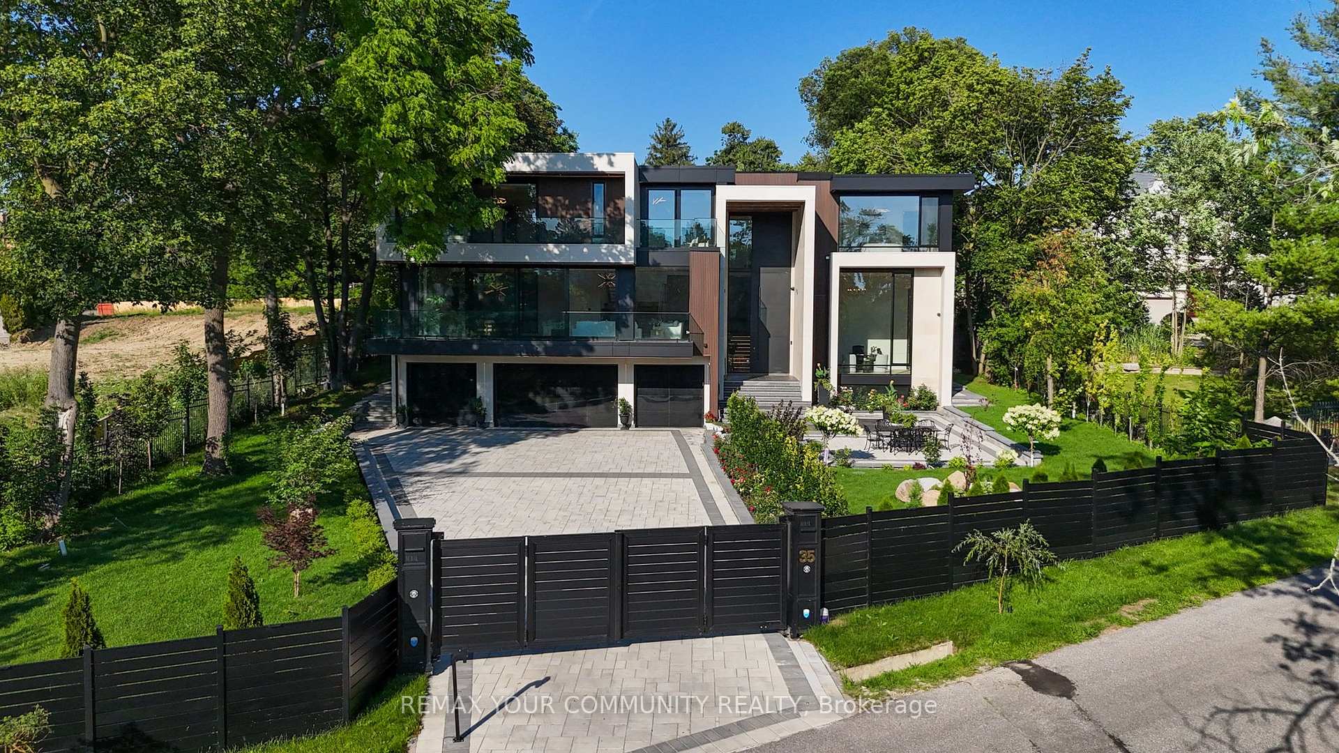 Photo 2 of 35 Riverside Boulevard, Vaughan, Uplands — HOMEH