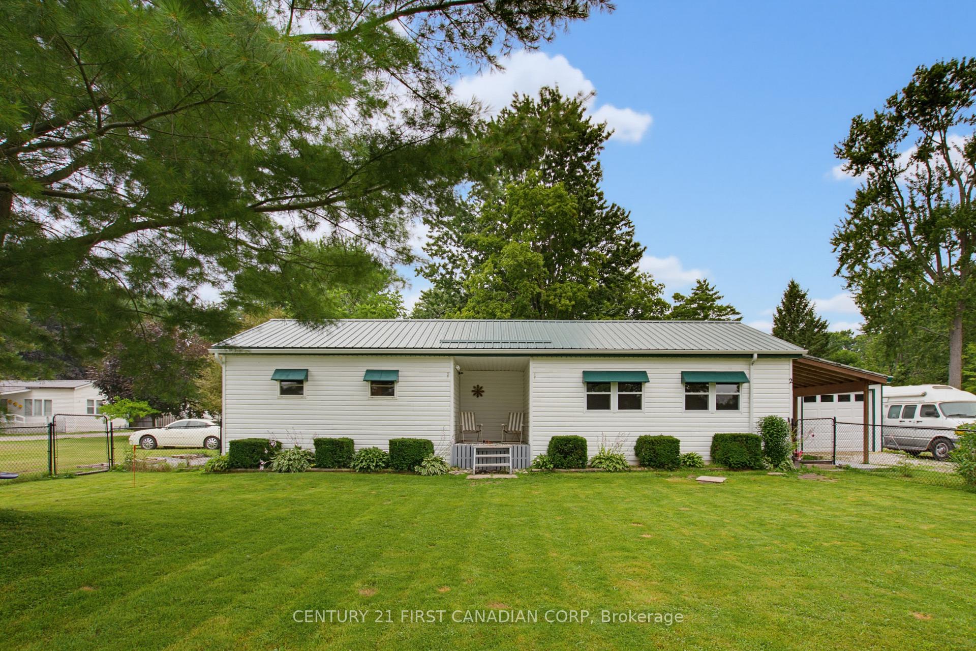 Photo 3 of Unit 2, 9279 Hacienda Road, Malahide, Rural Malahide — HOMEH
