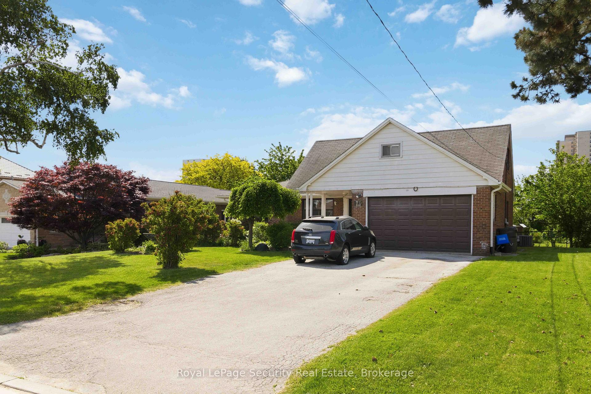Photo 2 of 73 St Andrews Boulevard, Etobicoke, Kingsview Village-The Westway — HOMEH