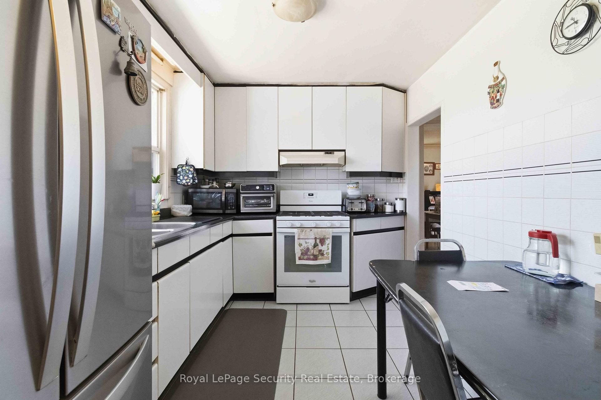 Photo 3 of 73 St Andrews Boulevard, Etobicoke, Kingsview Village-The Westway — HOMEH