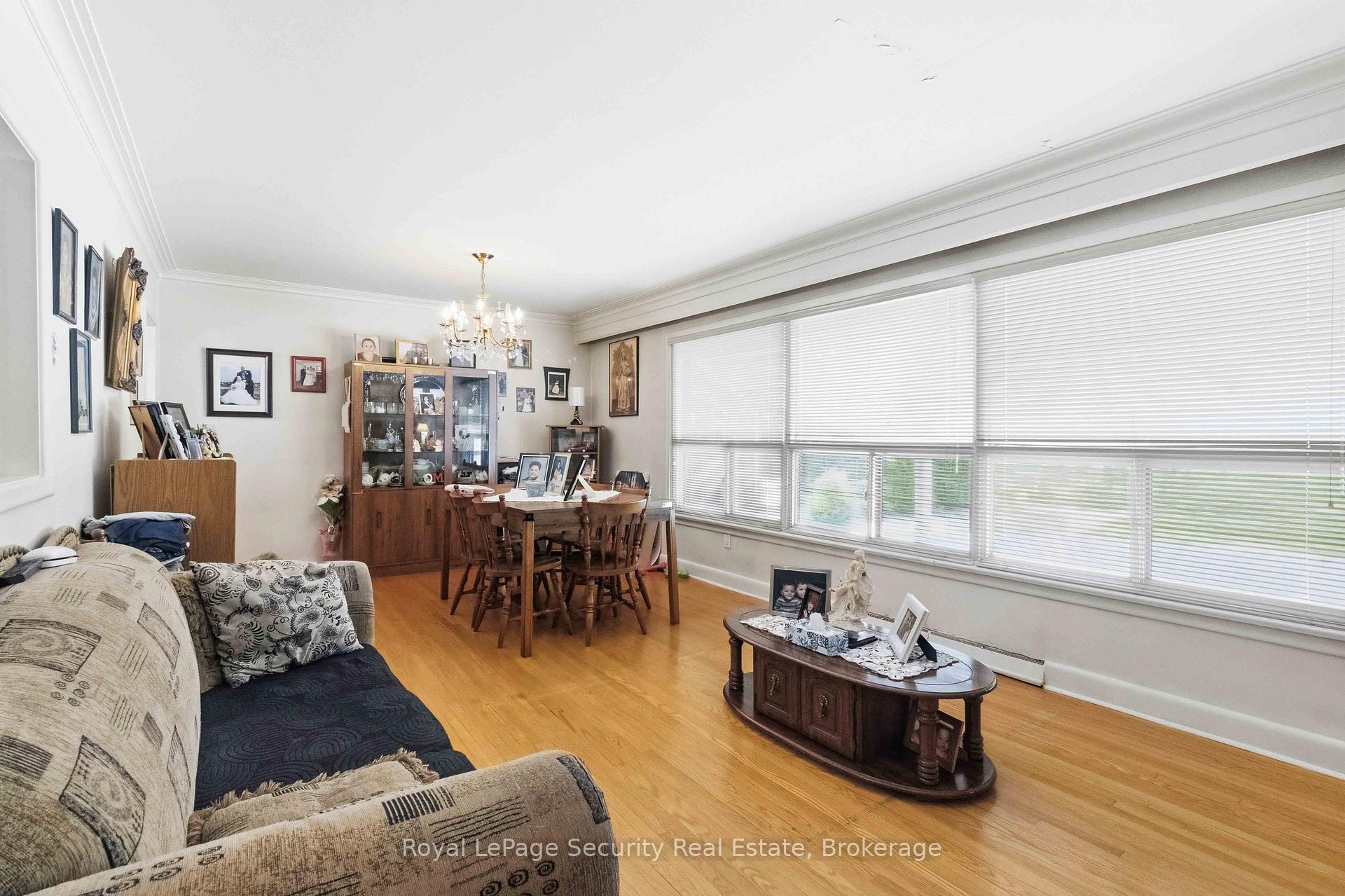 Photo 5 of 73 St Andrews Boulevard, Etobicoke, Kingsview Village-The Westway — HOMEH